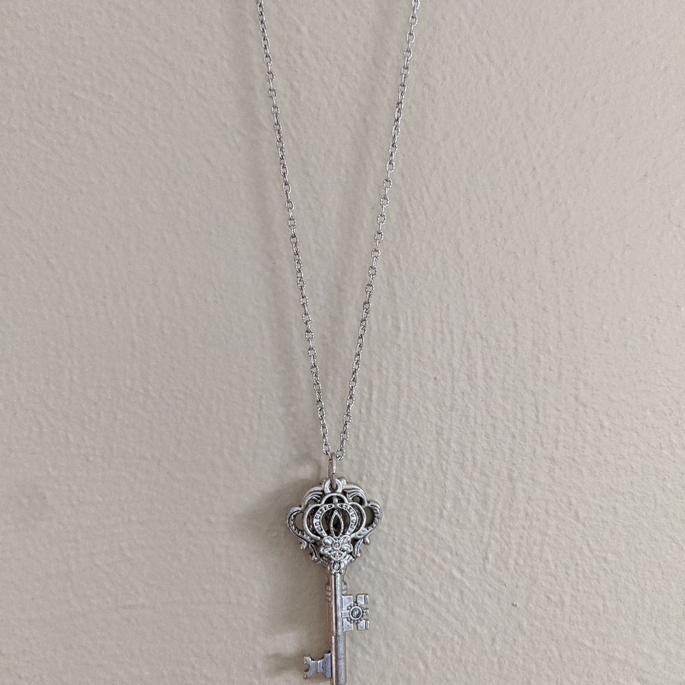Necklace - Picture 2 of 2
